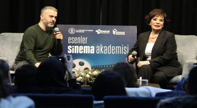 ESENLER SİNEMA AKADEMİSİ USTA SANATÇI HÜLYA KOÇYİĞİT’İ AĞIRLADI